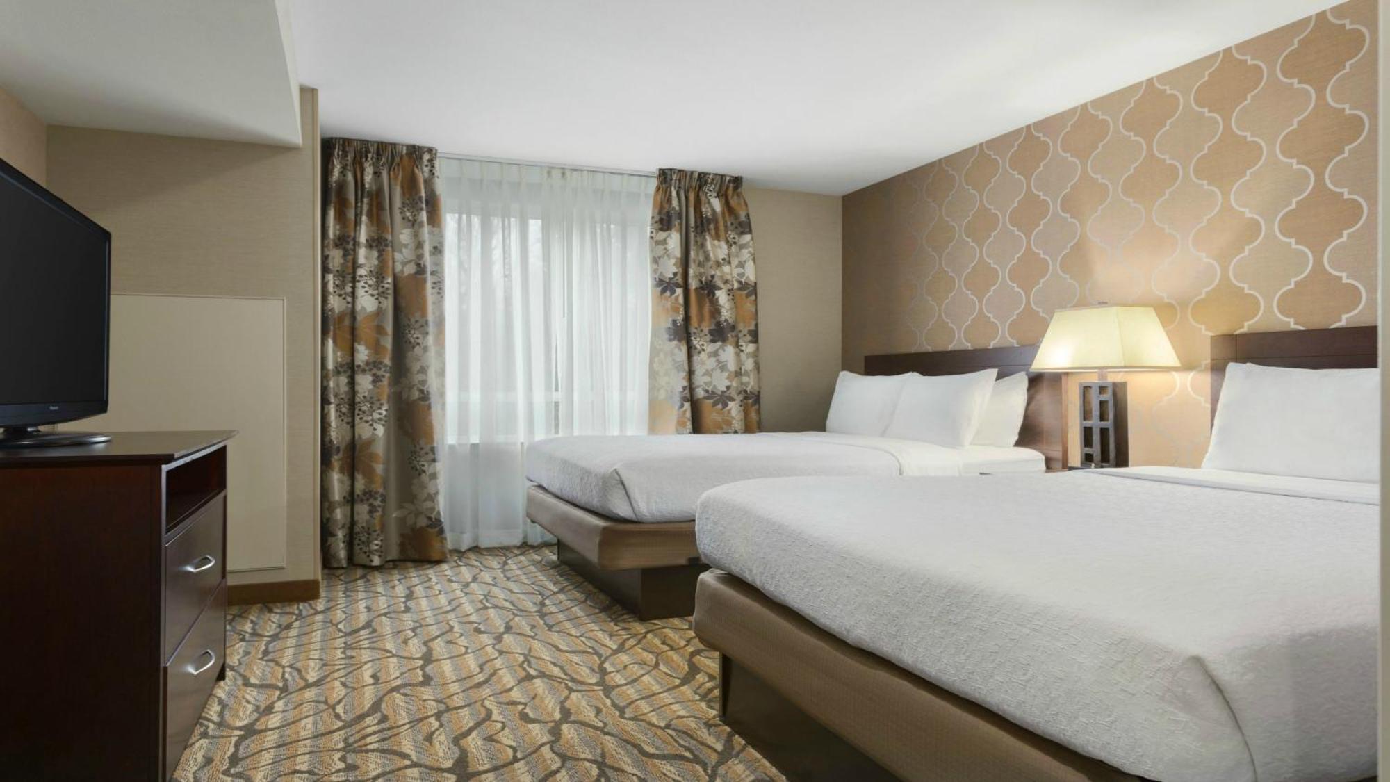 Standard Queen Room Two Queen Beds Communications Accessible,1434859522:JPEG